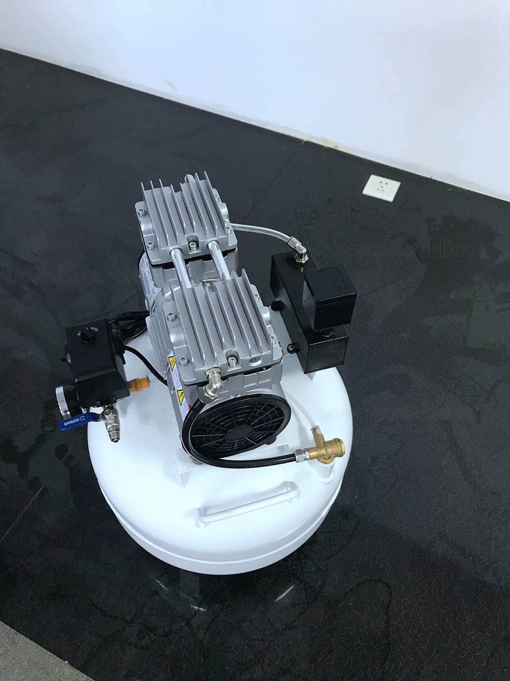 BEST BD101 Noiseless Oiless Air Compressor One-Drive-One for Jewelry Making Lab Automation Fields BEST BD101 Noiseless Oiless Air Compressor One-Drive-One for Jewelry Making Lab Automation Fields