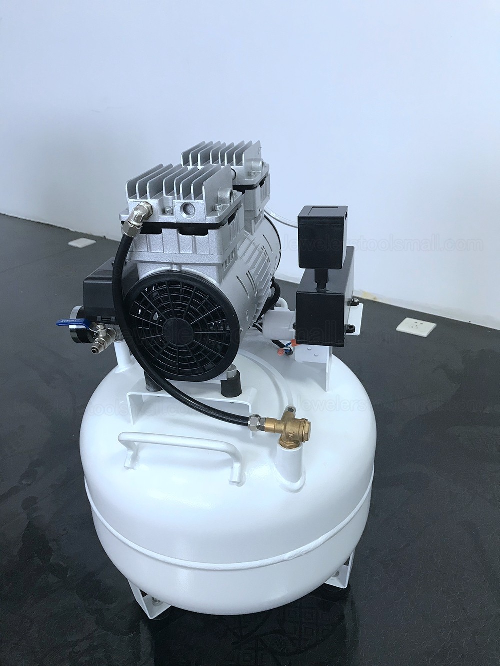 BEST BD101 Noiseless Oiless Air Compressor One-Drive-One for Jewelry Making Lab Automation Fields BEST BD101 Noiseless Oiless Air Compressor One-Drive-One for Jewelry Making Lab Automation Fields
